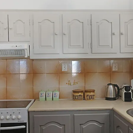 Aira Kır Evi Azolimnos