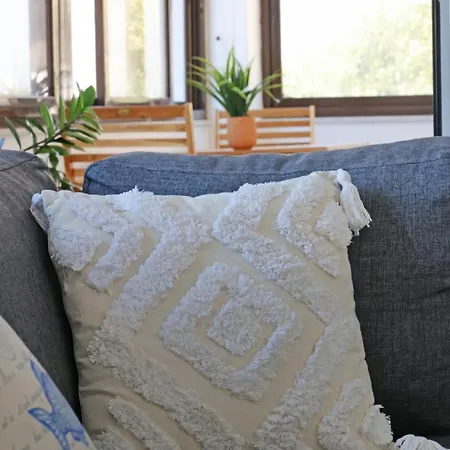 Kır Evi Aira *