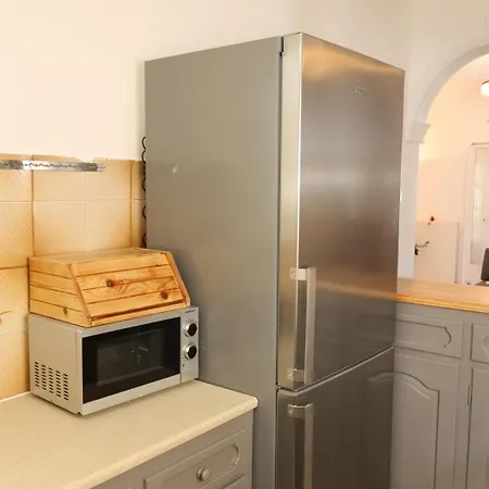 Aira Αζόλιμνος