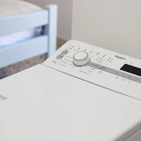 Aira Αζόλιμνος