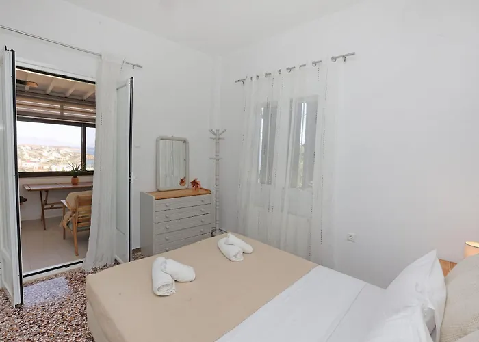 Aira Αζόλιμνος